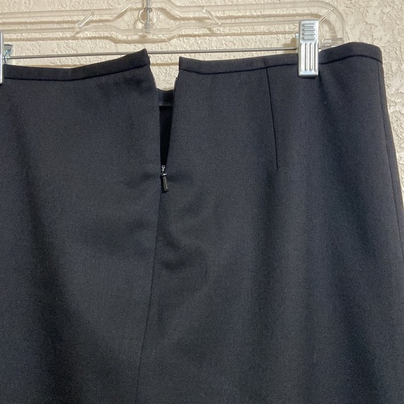 THEORY BLACK PENCIL SKIRT - Picture 3 of 5